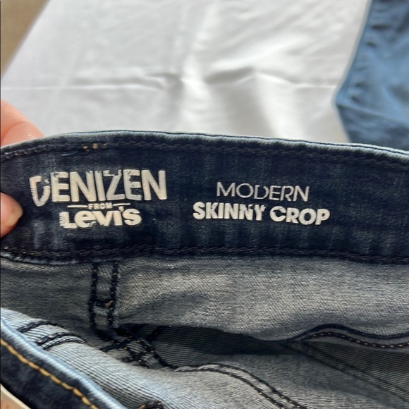 Levi's Blue Boyfriend Jeans with Vintage Fading - Picture 2 of 4